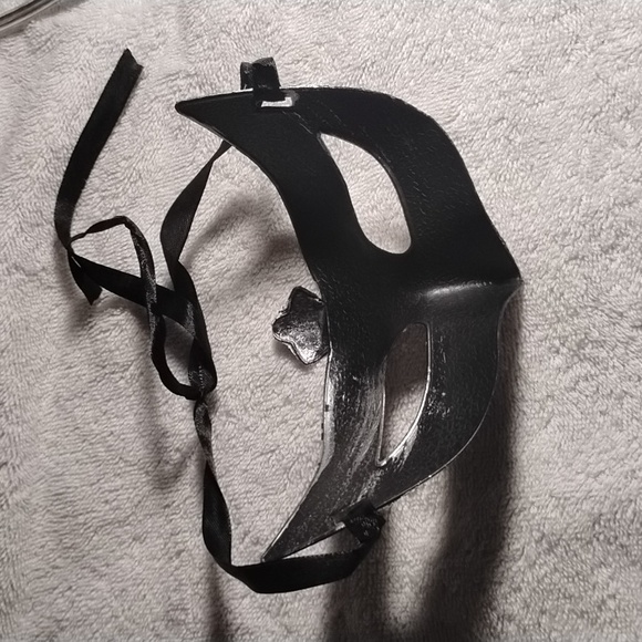 Masquerade mask - Picture 3 of 5